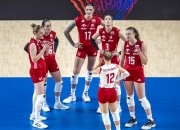 波兰队备战爱尔兰，队员全力拼搏争取胜利