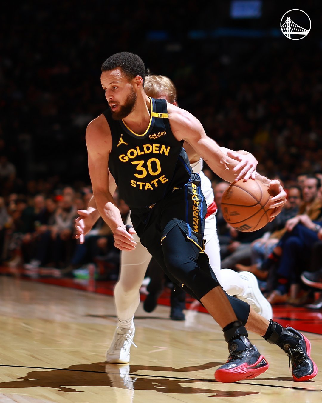 包含猛龙队外线手感火热，三分球命中率高达60%的词条