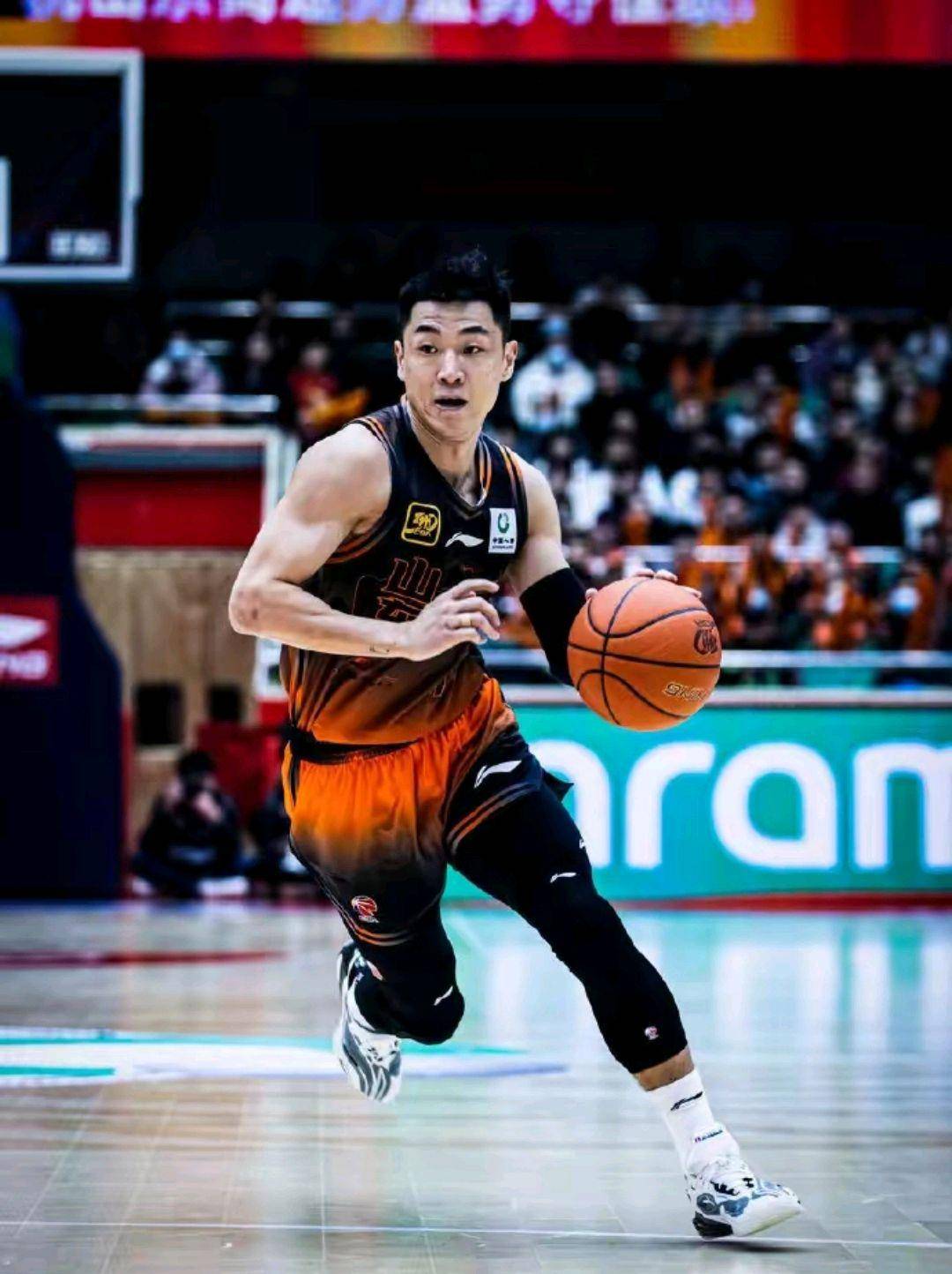 山东男篮前三节领先,安全取胜 山东男篮前三节领先,安全取胜