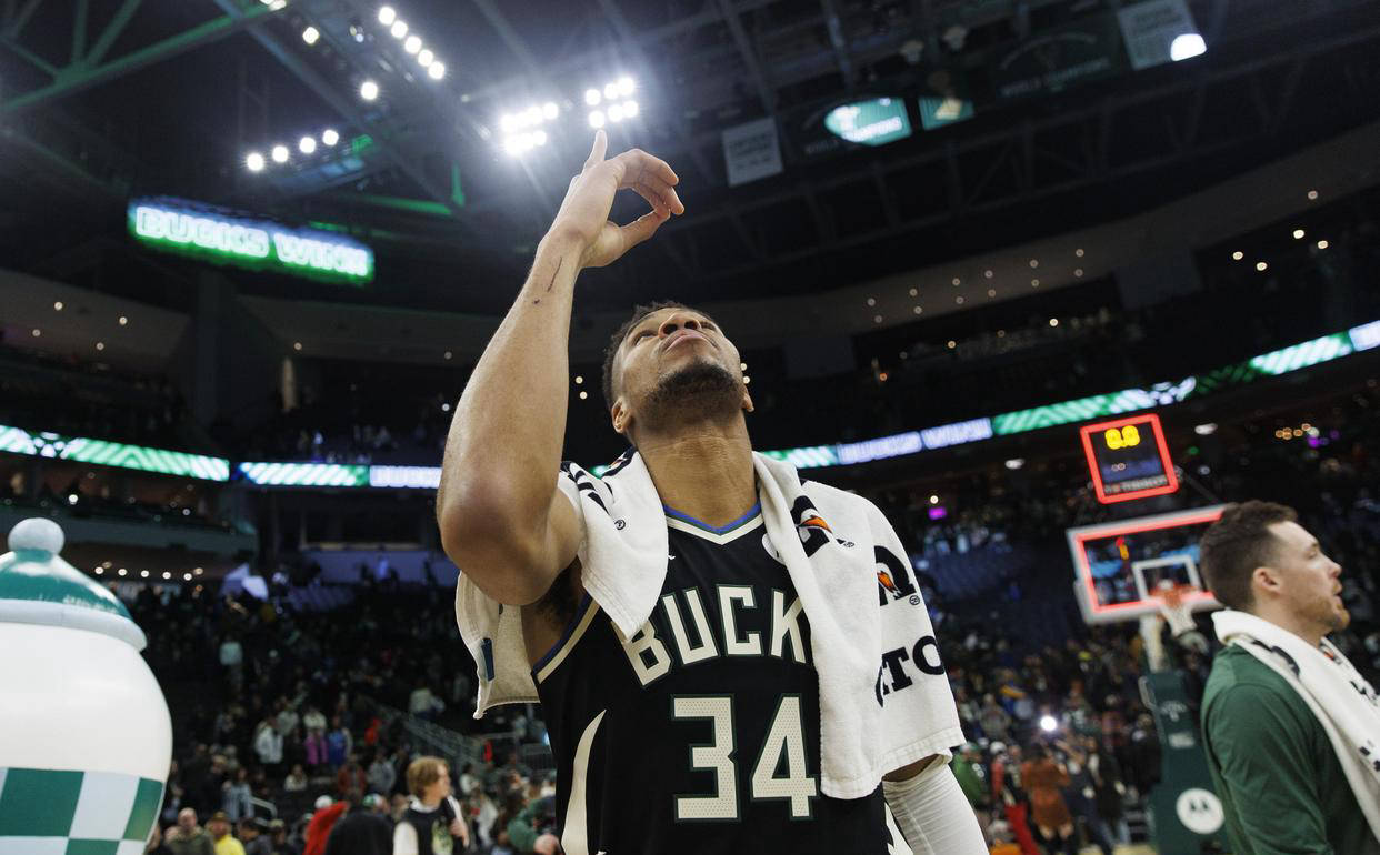 雄鹿大个子球员内线表现抢眼，助球队战胜对手的简单介绍