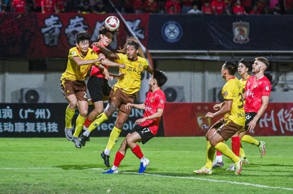 关于广州富力主场作战，精彩表现引发球迷热议的信息