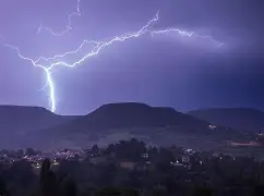 雷加内斯主场不败,保级前景明朗 雷加内斯主场不败,保级前景明朗