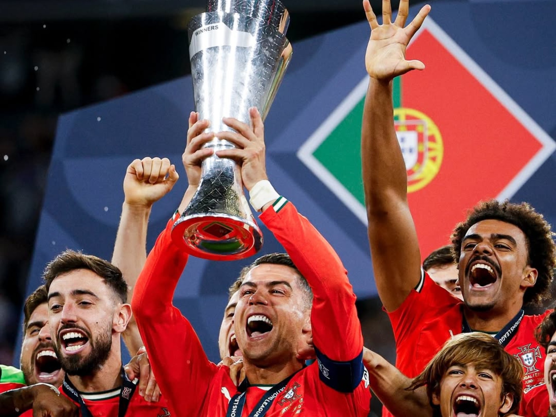 葡萄牙国家队备战世界杯,抢夺冠军 葡萄牙国家队备战世界杯,抢夺冠军