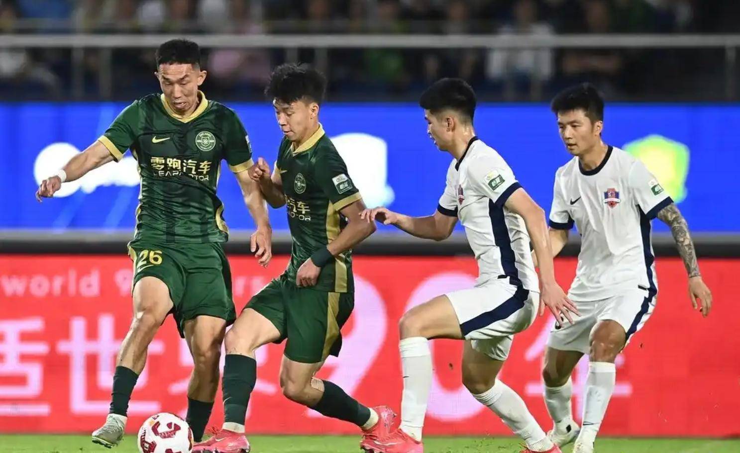 比赛过程中球员擦肩而过呼风唤雨的简单介绍 比赛过程中球员擦肩而过呼风唤雨的简单介绍