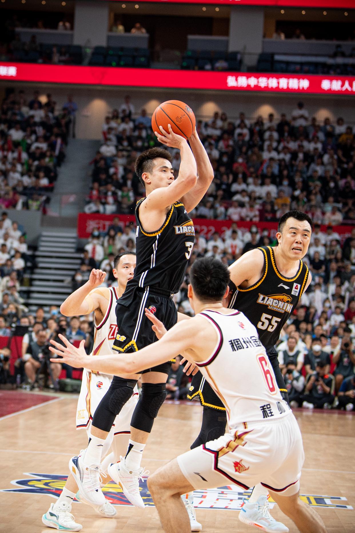 上海男篮痛失比赛，被安徽队完胜