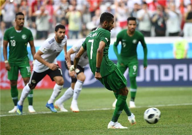 关于瑞典队客场胜乌拉圭队，稳坐小组头名位置的信息