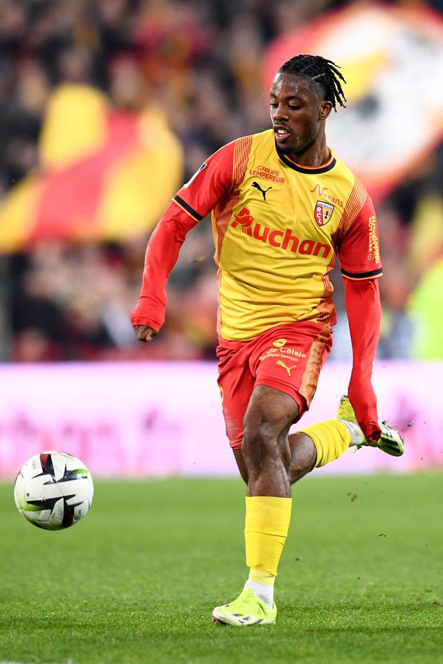 防守漏洞频现，里尔客场失利遭遇危机的简单介绍