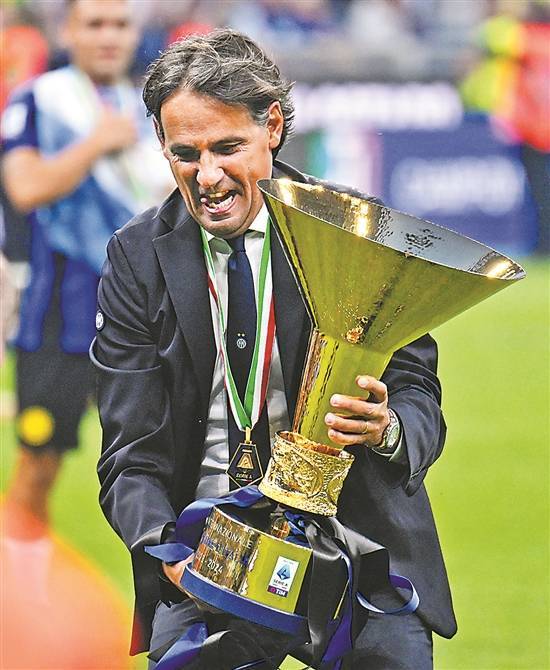 AC米兰积分领先，目标冲击冠军的简单介绍