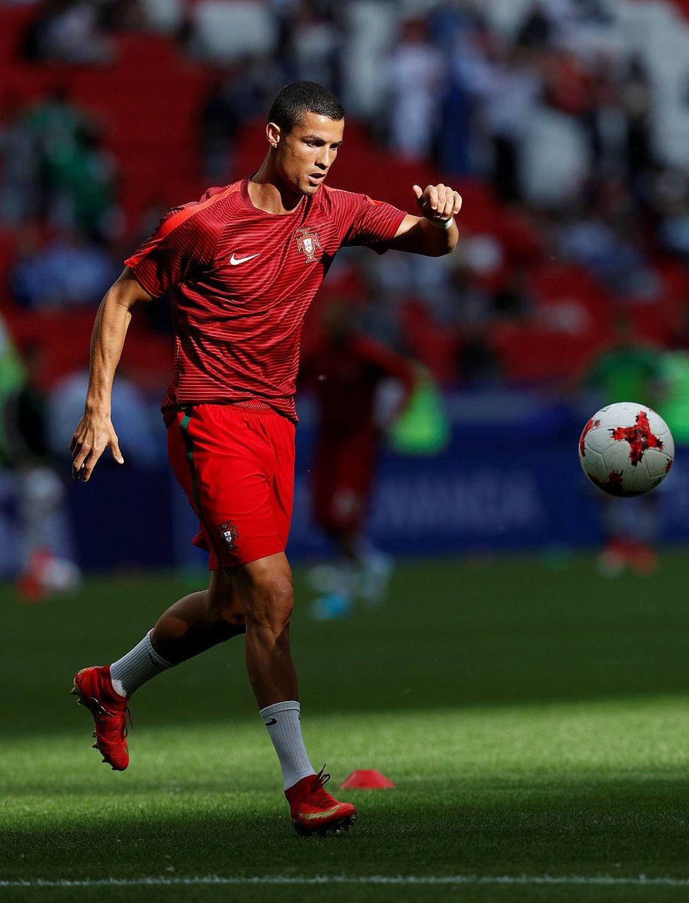 葡萄牙队主场2-0击败立陶宛，排名第二