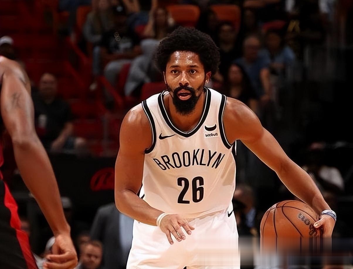 雄鹿击败篮网，取得五连胜